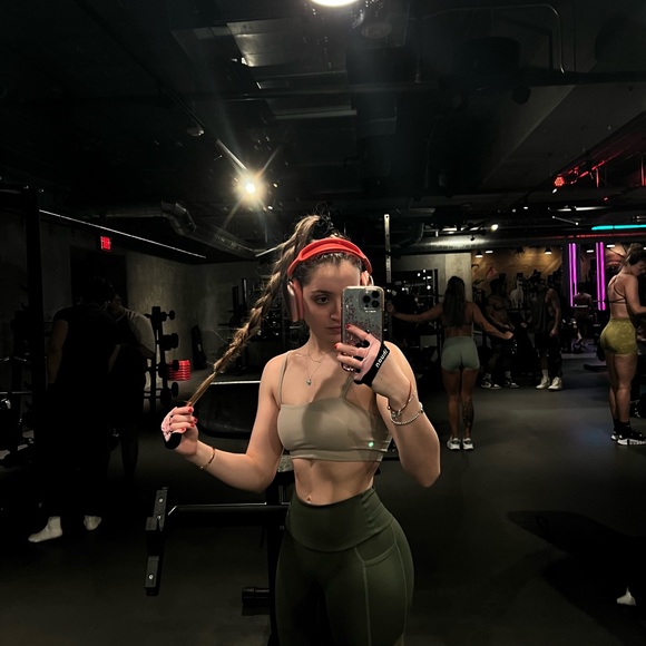 Meet your Posher, Ana Paola - Picture 5 of 5